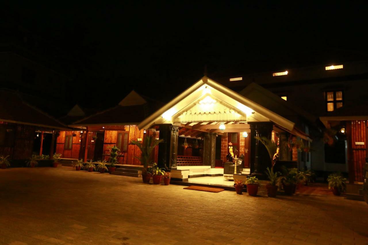 古鲁瓦尤尔下次住宿传统酒店 Guruvāyūr 外观 照片
